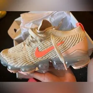 nike vapormax light cream